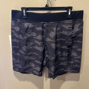 EUC KYODAN Sz M CAMO ARMY Green mid-rise Shorts Swim Trunk material stretch